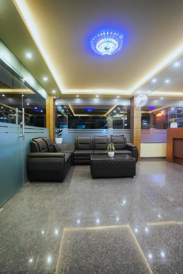 וואיאנאד Beverly Suites מלון